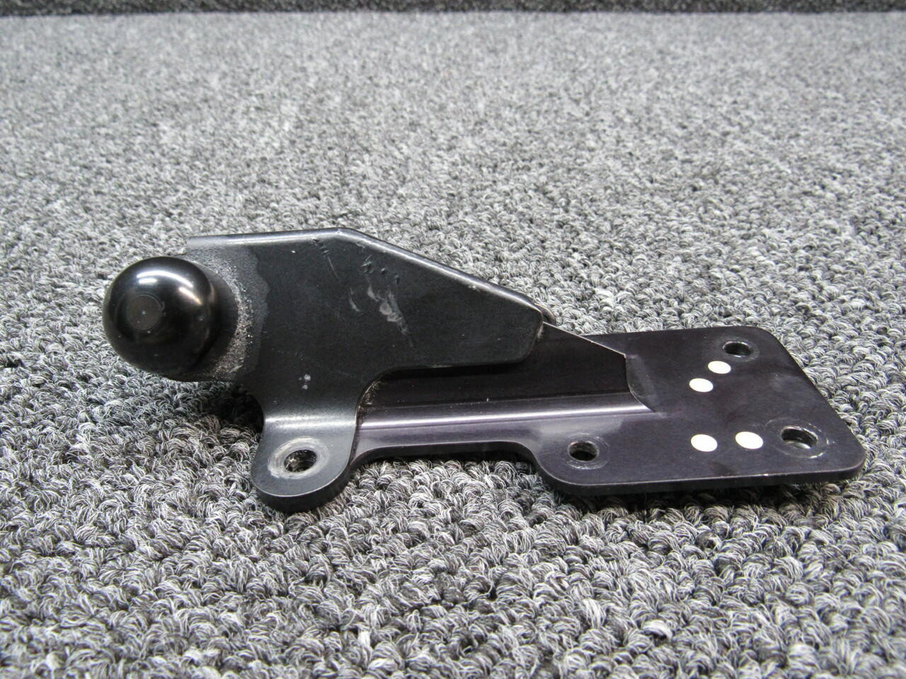 20383-003 / 17582-010 Cirrus SR22T Steward / Catch Diverter RH