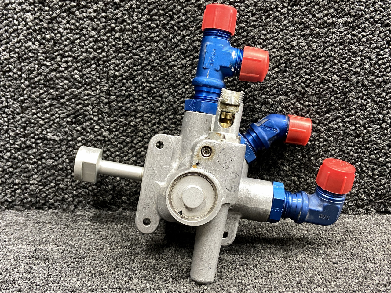 ハルカ 58-380109-3 Beechcraft 58 RH Fuel Selector Valve Assembly