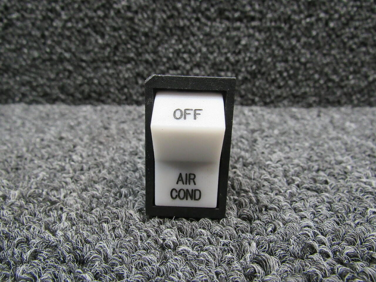 8941K699 (USE 688296) Piper PA28181 Rocker Switch Air Conditioner