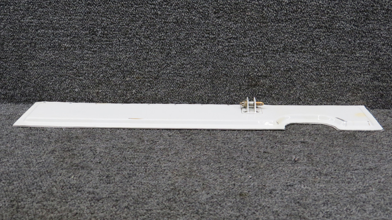 neigerページ 2043021-11 Cessna 177RG Aft Left Hand Nose Gear Door Assembly (White)