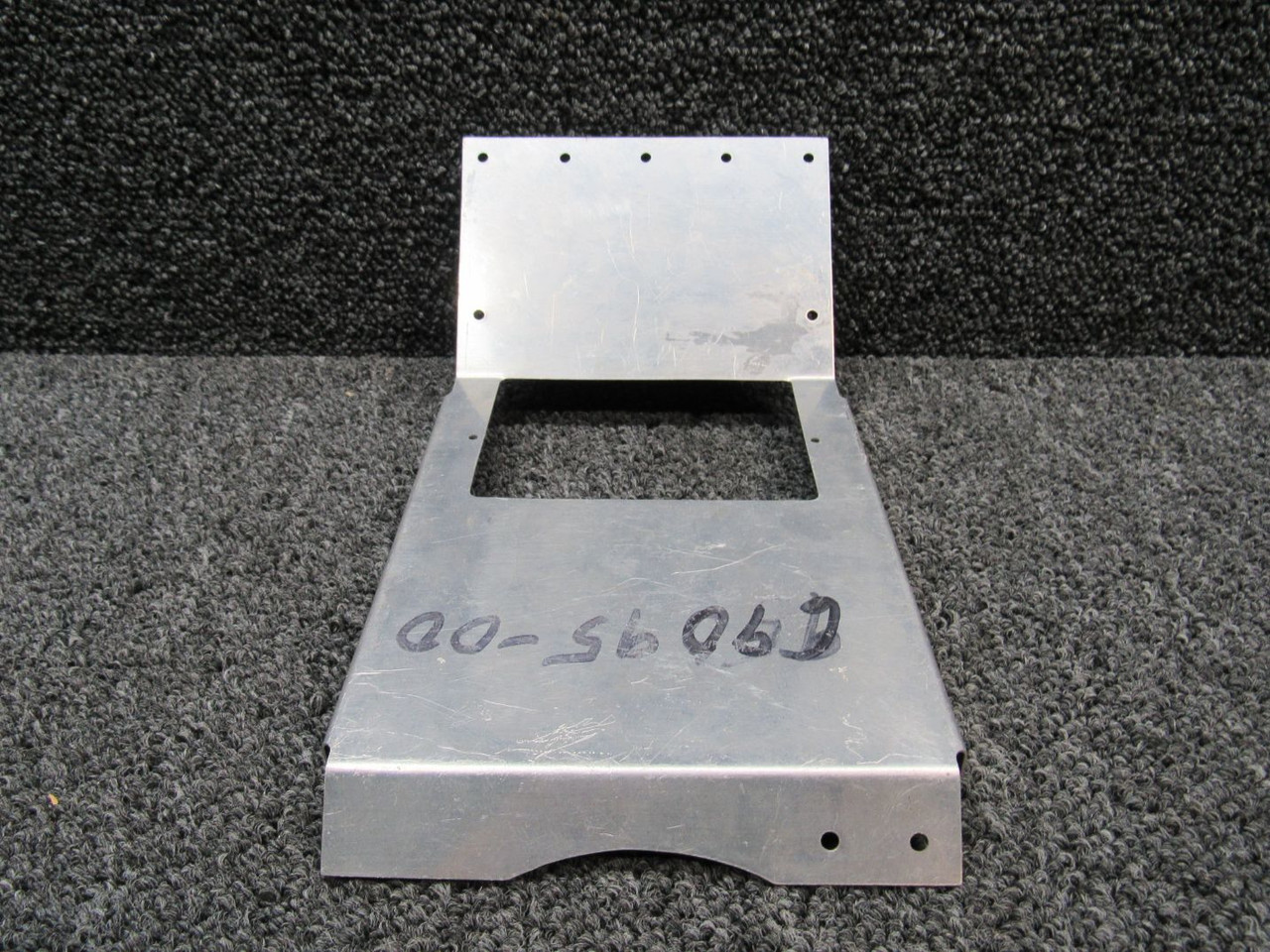 69095-000 Piper PA28 / 28R / 32 / 32R Plate Tunnel Top Center Front (NOS) (SA)