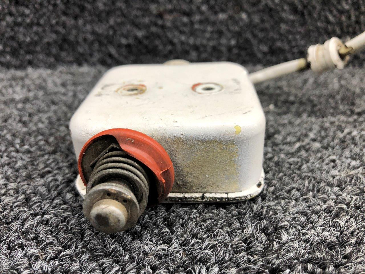 95361014 (USE 95361015601) Beechcraft 95B55 Landing Gear Safety Switch Assy