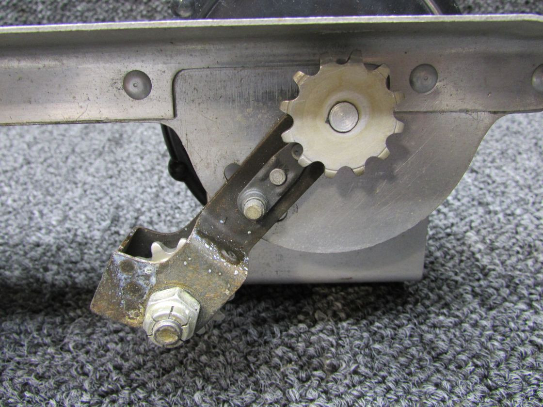 1713269-6, 2013014-1 Cessna 177RG Rudder Trim Wheel with Support