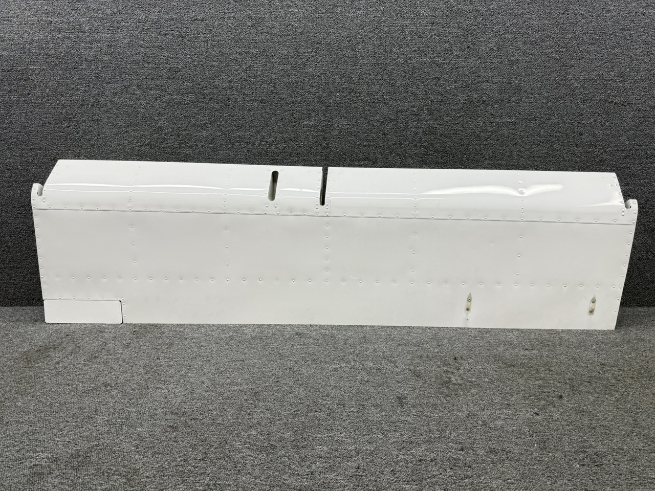 1221006-22 (Weu: 1221006-34) Cessna 177RG RH Aileron Assembly with