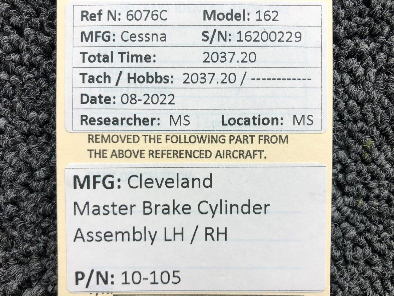 38ページ 10-105 Cleveland Master Brake Cylinder Assembly Left Hand or Right
