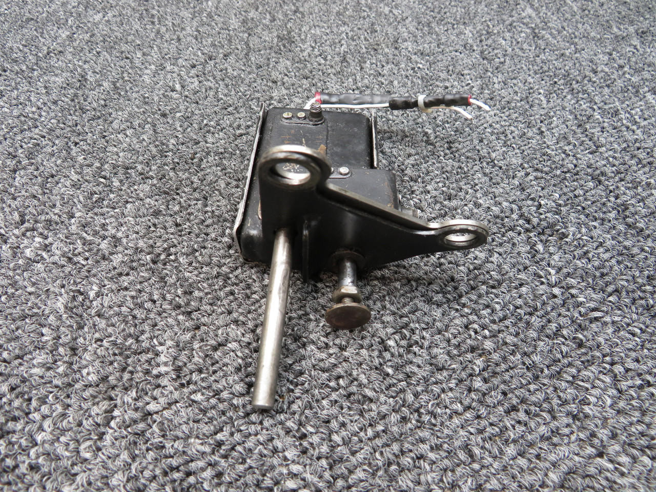 49533-002 / 487-925 Piper PA-31T Propeller De-Ice Bracket & Switch