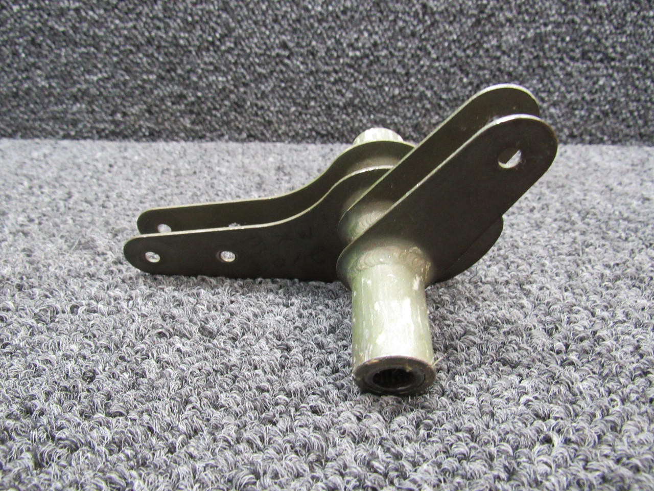 0760611-2 Cessna 182 Aileron Bellcrank RH (SA)