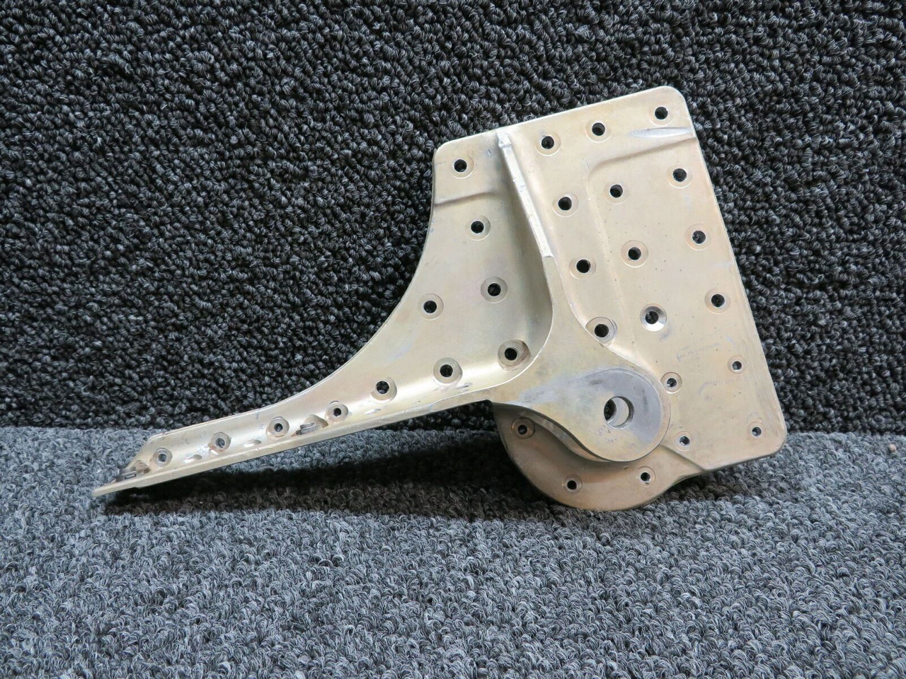 Se.ページ 1213426-2 (Use: 1213426-8) Cessna 206-210 Nose Gear Fitting Right Hand