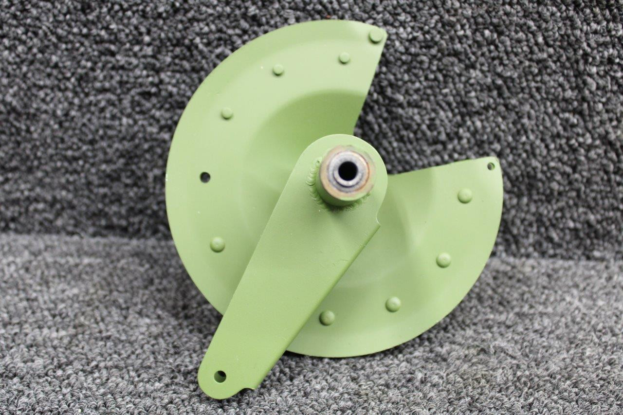 07606127 Cessna 182F Flap Drive Pulley Assembly LH (Zinc Chromated)