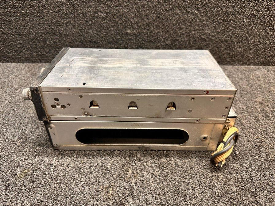 069-1016-00 King Radio KX-175 Nav Comm System has Tray, Volts: 14