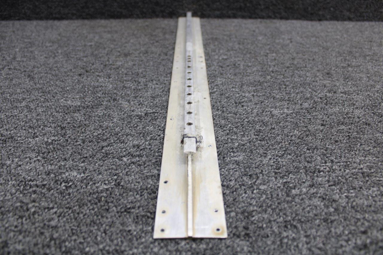 05112435 Cessna 172M Seat Rail Outboard RH