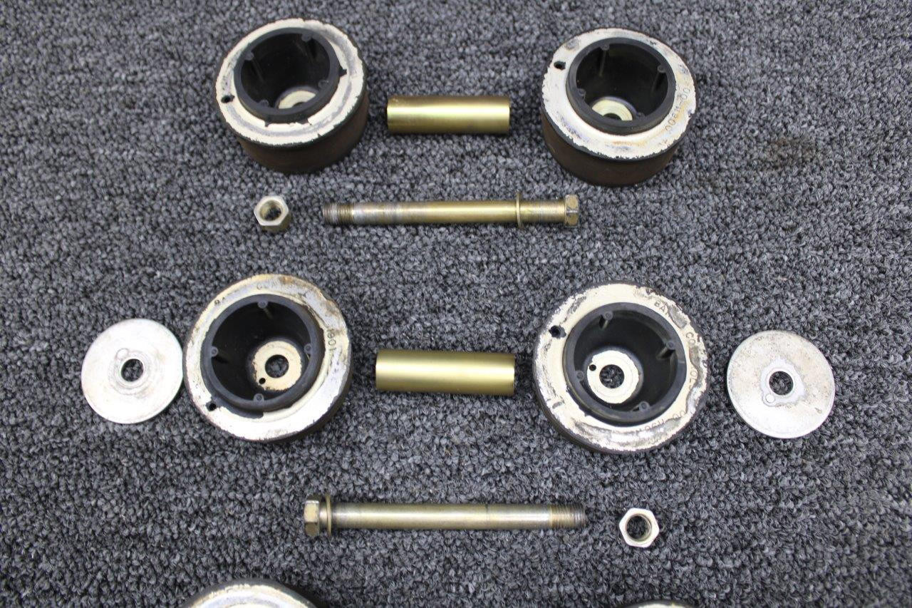 C2995010101 (Use J961349) O320E2D Engine Shock Mount Set