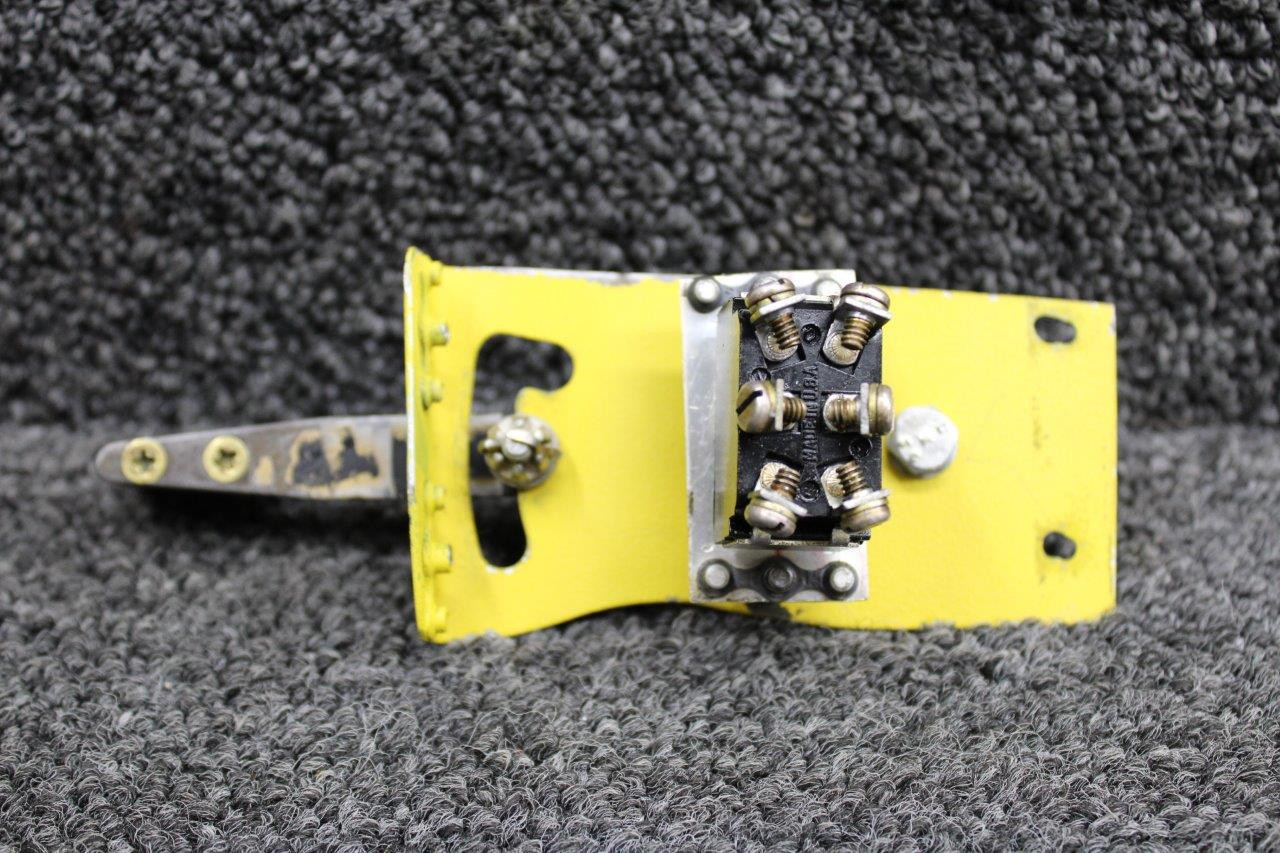 96-324055-99, 96-324055-7, MS25201-4 Beechcraft 95-C55 Flap Switch, Bracket