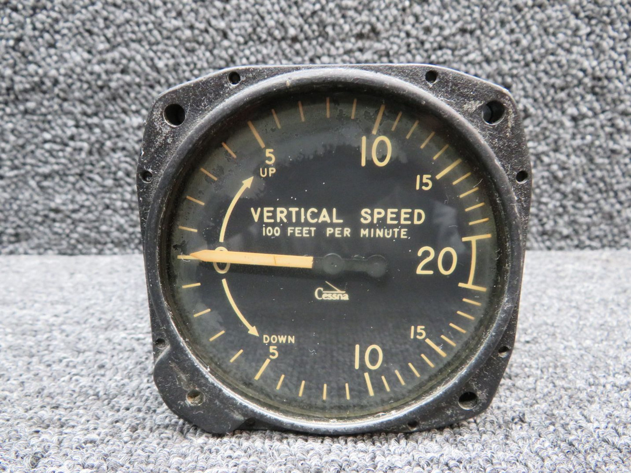 S1392-N2 Karnish Discolored Face Aircraft Vertical Speed Indicator