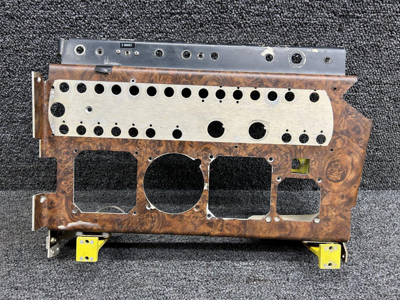 FLIGHT INSTRUMENT PANEL(中古品) 96-324030-61, 96-324175-17 Beechcraft E-55 Instrument Panel