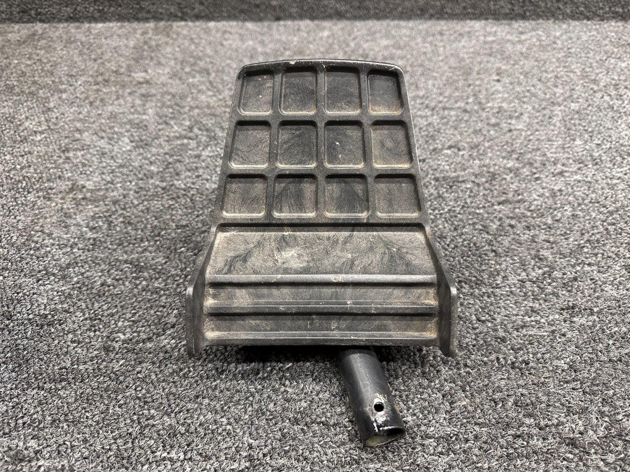 0760678-1 Cessna R182 Inboard Pilot Rudder Pedal Assembly