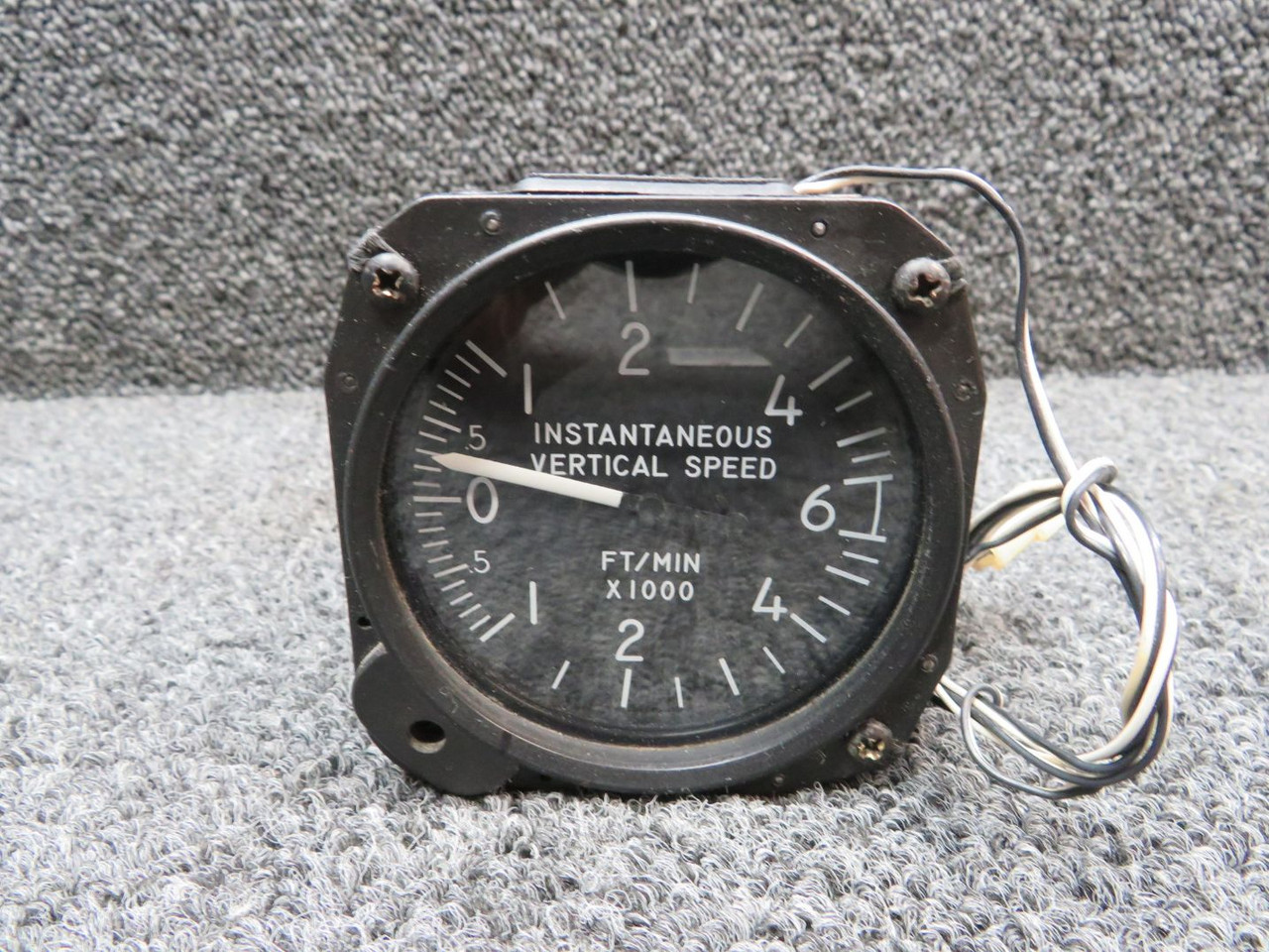 7160 United Inst Instantaneous Vertical Speed Indicator- Lighted