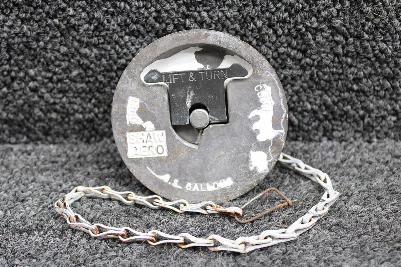 gasページ① 516-001 Shaw Aero Fuel Cap with Chain (Minor Corrosion)