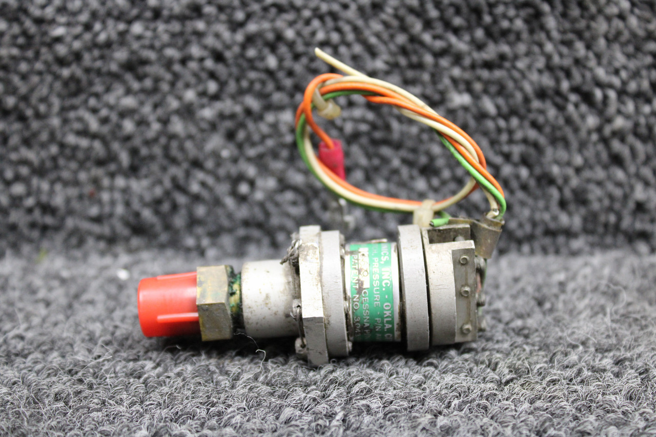 AV62-4000-4 (Alt: 0850452-8) Avionics Fuel Pressure Switch