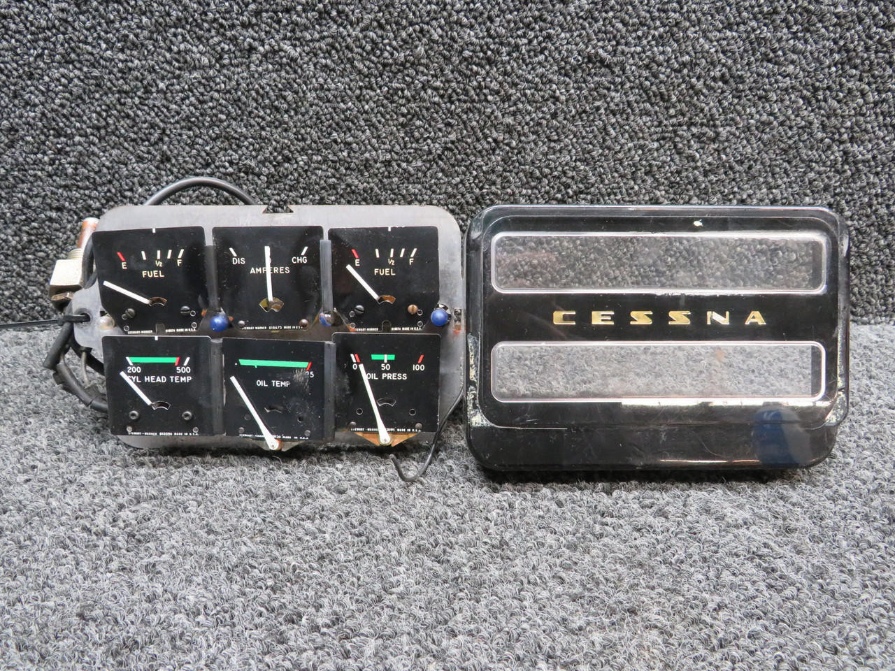 C669502-0201 Cessna 182N Instrument Cluster Indicator with Cover