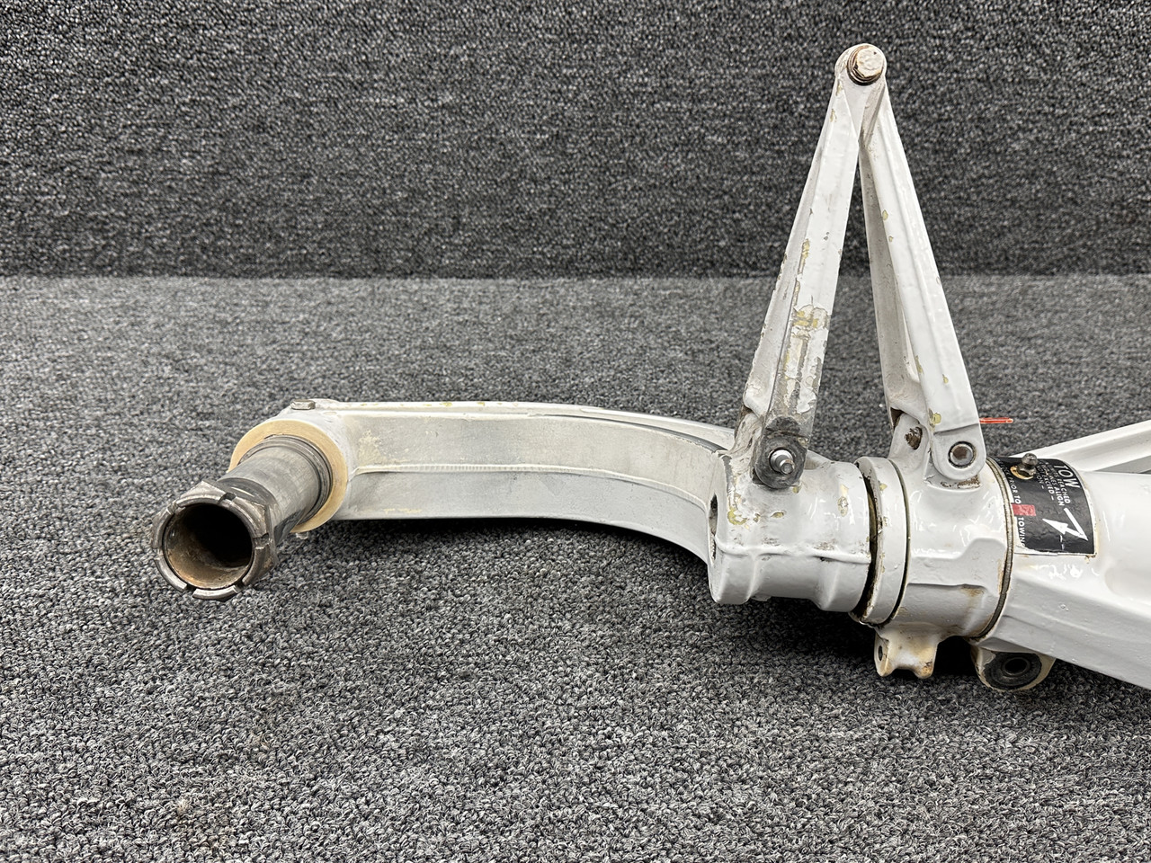 60-820000-603 Beechcraft B-60 Nose Gear Assembly- Has Torque Links