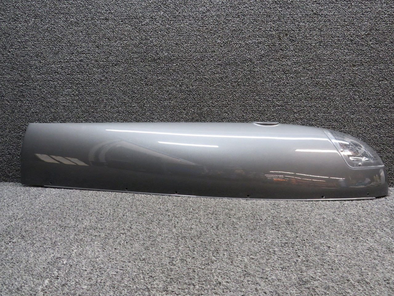 9910098-1 Cessna 206 Wing Tip- Has Stiffeners, Lens, Light