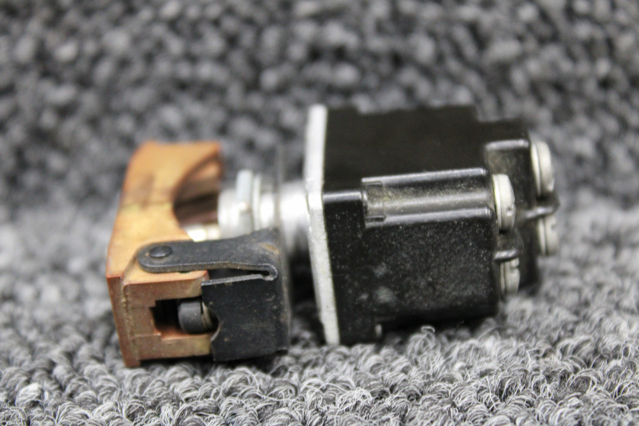 2TL1-3 (Alt: MS24524-23) Honeywell Toggle Switch- Has Guard (125