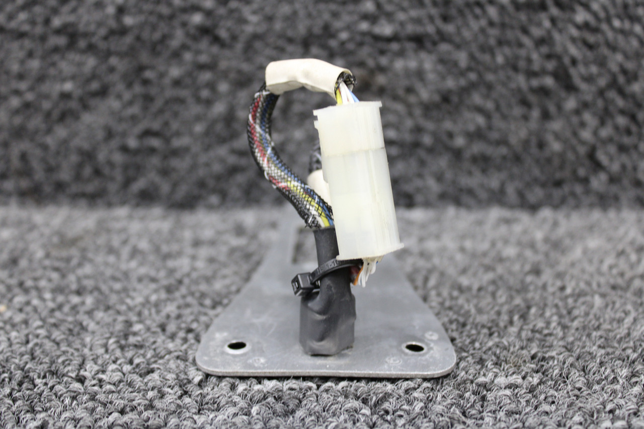 Diamond DA40-180 Music Input Jack and Faceplate | BAS Airplane Parts