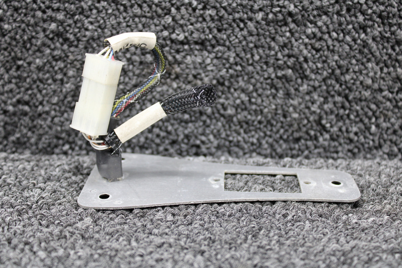 Diamond DA40-180 Music Input Jack and Faceplate | BAS Airplane Parts