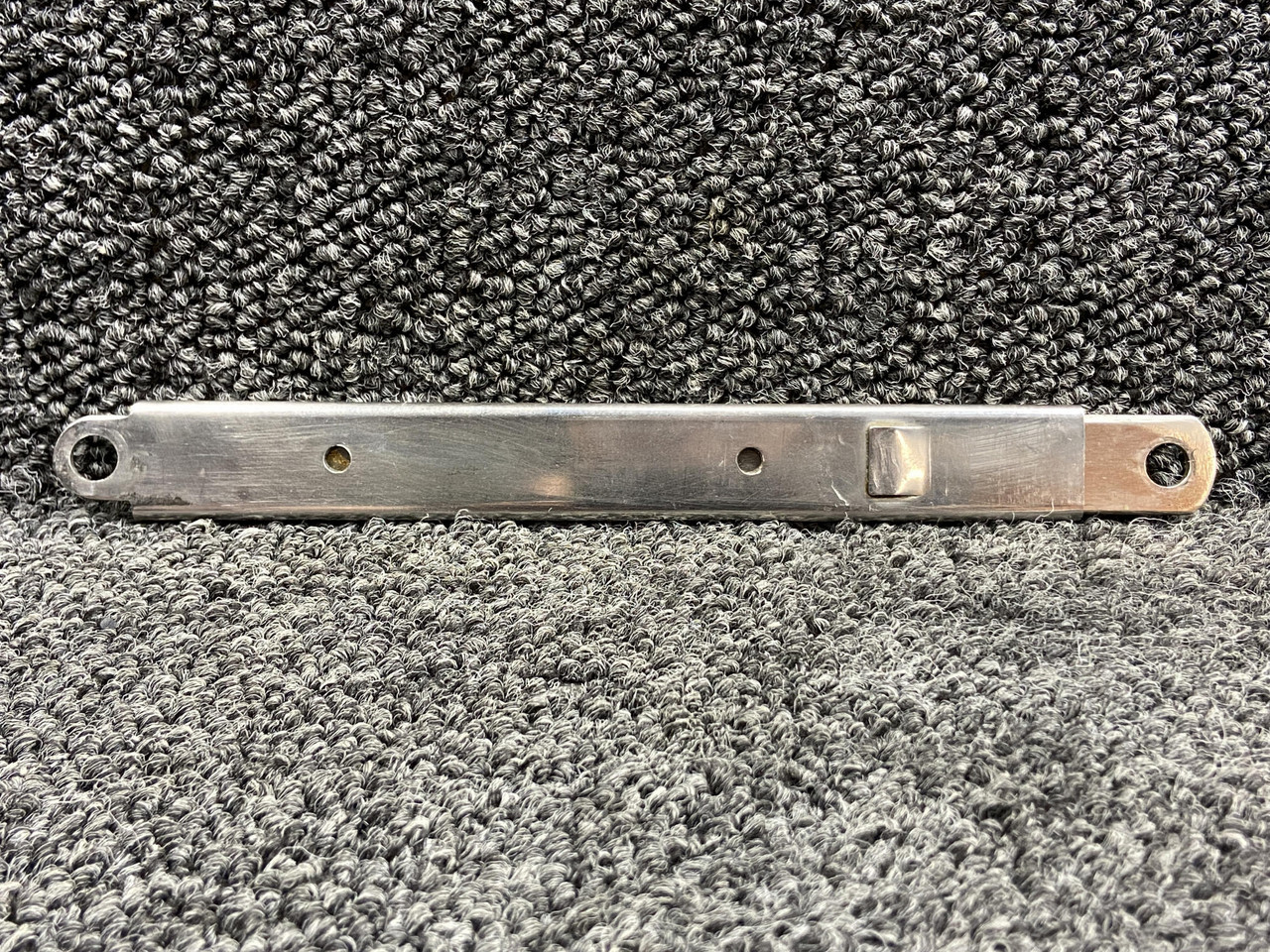 Aページ 80点 0811488-8 (Use PN: 5211185-1) Cessna 310I Nacelle Door Stop