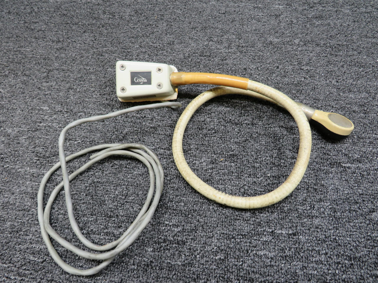 ウナ C596503-0104 Cessna Microphone Assembly