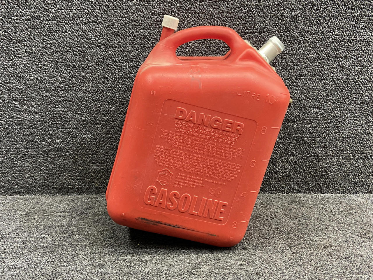 Igloo Emergency Fuel Jug Assembly (Capacity: 2.5 Gallons)