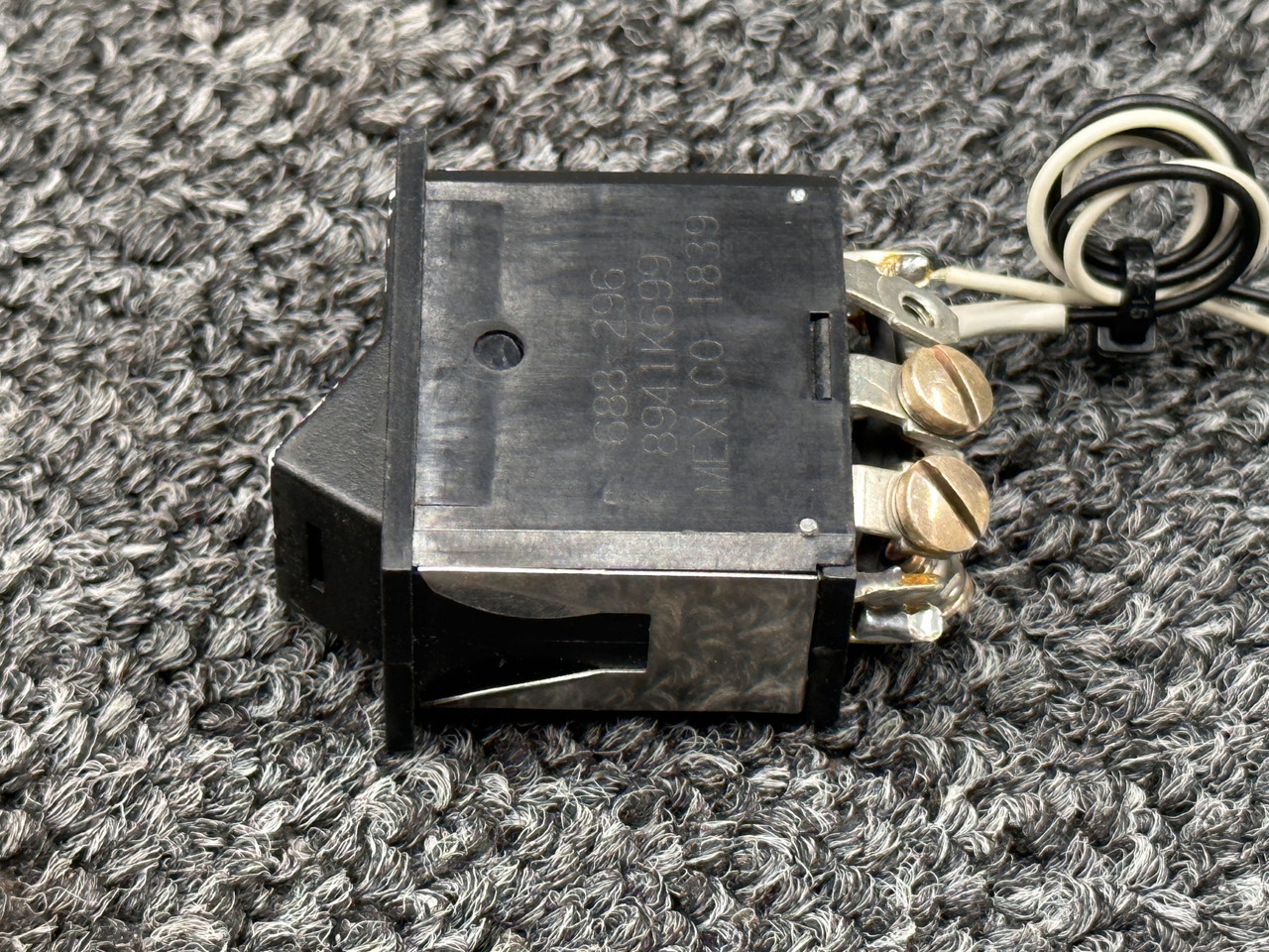 8941K699 (Alternate: 688-296) Piper PA28-181 Air Conditioning On-Off ...