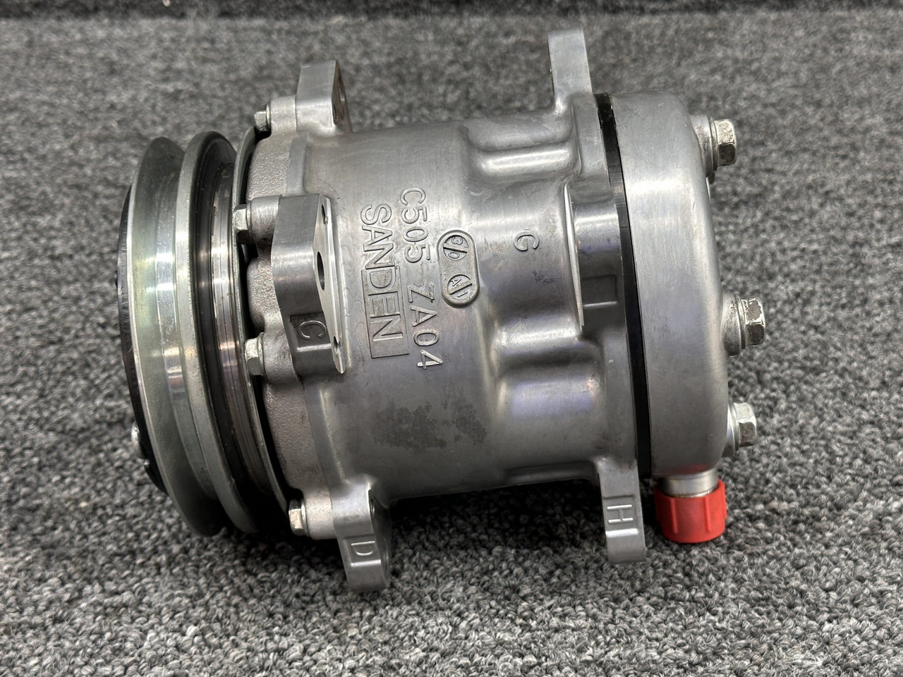 SD5H09 Sanden S5073 Air Conditioning Compressor (Core-Broken Mount)