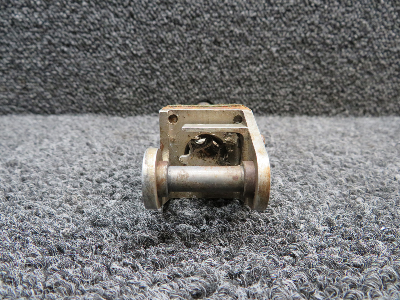 0712500-2 Cessna 182A Stabilizer Actuator Assembly RH (Missing Boot)