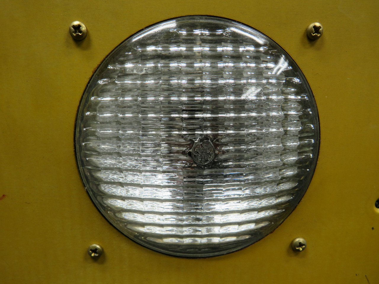 GE-4593 GE Halogen Sealed Beam Lamp with Panel (50 Watts, 28 Volts)