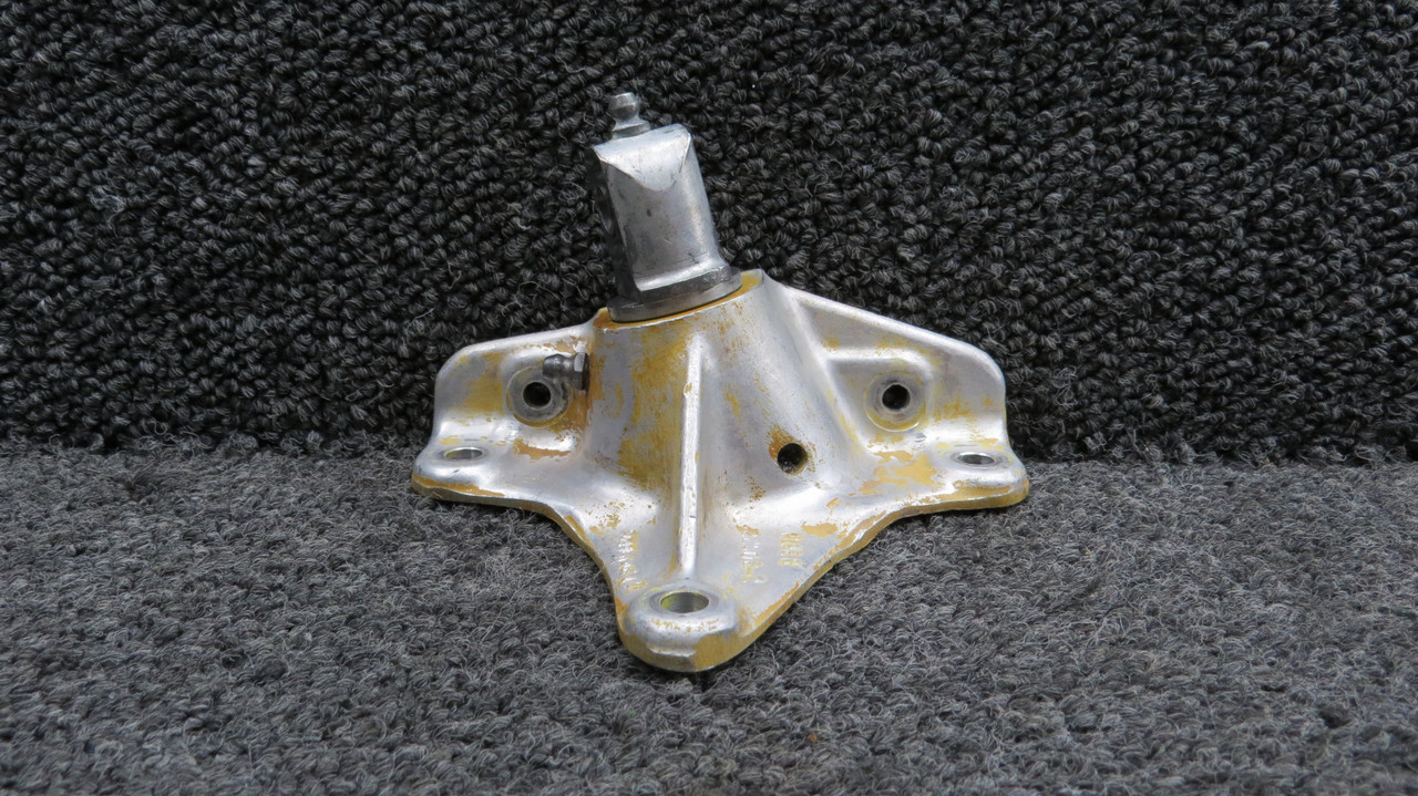 22513-000 (Casting: 22508-2) Piper PA30 LH Main Gear Side Brace