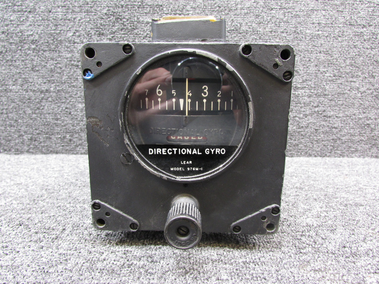 43827 Lear 976M-1 Directional Gyro Indicator (Core) (Broken Knob)