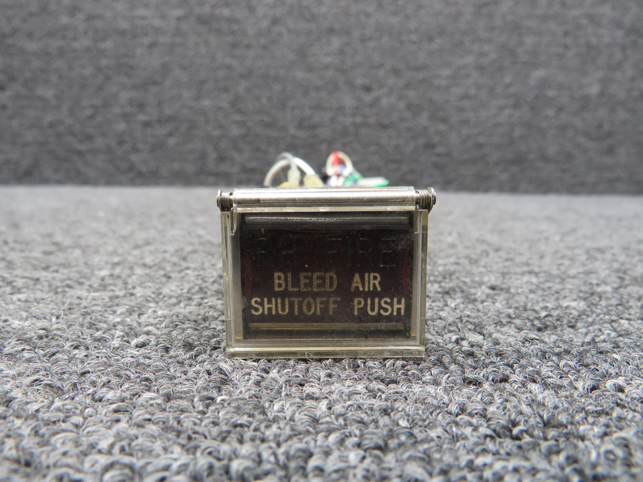 1941-26 (Alt: 9910365-3) Twist-Lite RH Fire Bleed Air Shutoff Push