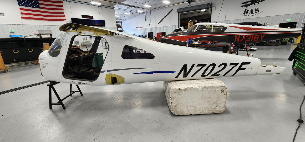 【中古】 Air Sample AirSample Cessna 162 Fuselage with Bill of Sale, Airworthiness, Data Tag