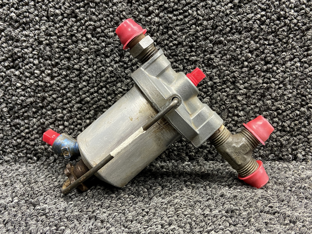 0756005-8 (Use: 0756005-15) Cessna 172M Fuel Strainer Assembly