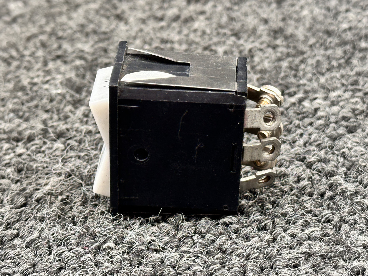 99377-003 (Alt PN: 8911K580) Piper PA28R-201 Landing Light Rocker Switch