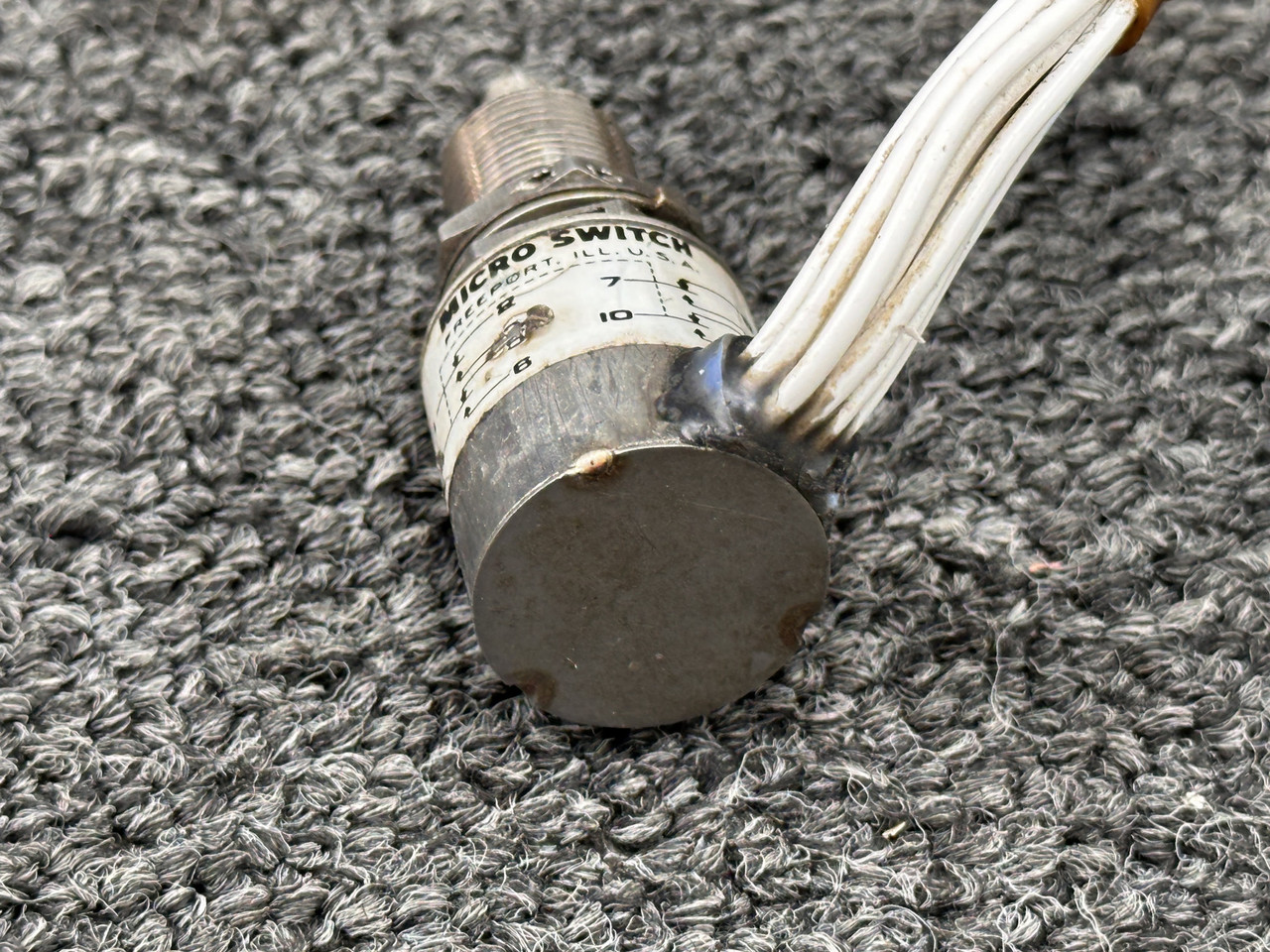 404EN1-6 Alternative Part Number MS21321-2 Micro Airplane Landing
