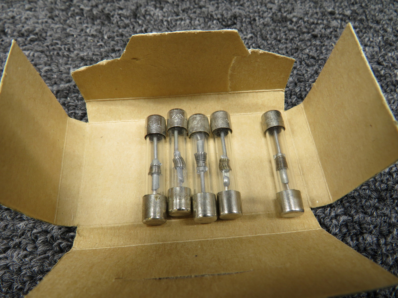 DW8-125V16A Falcon Fuse Set of 5 (New Old Stock) For Sale