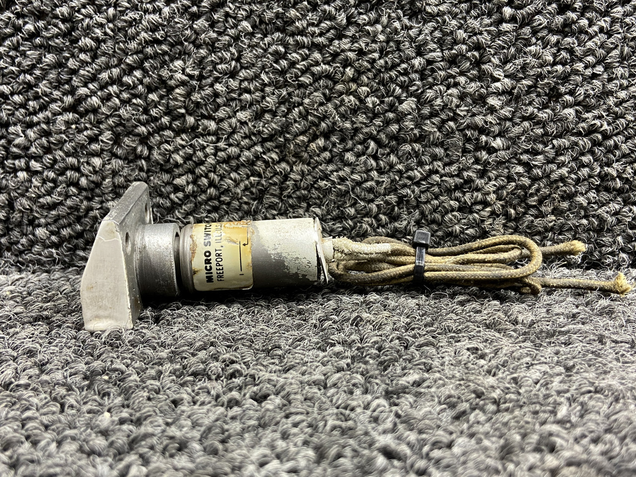 602EB67-6B Cessna R182 Nose Gear Squat Switch Assembly For Sale