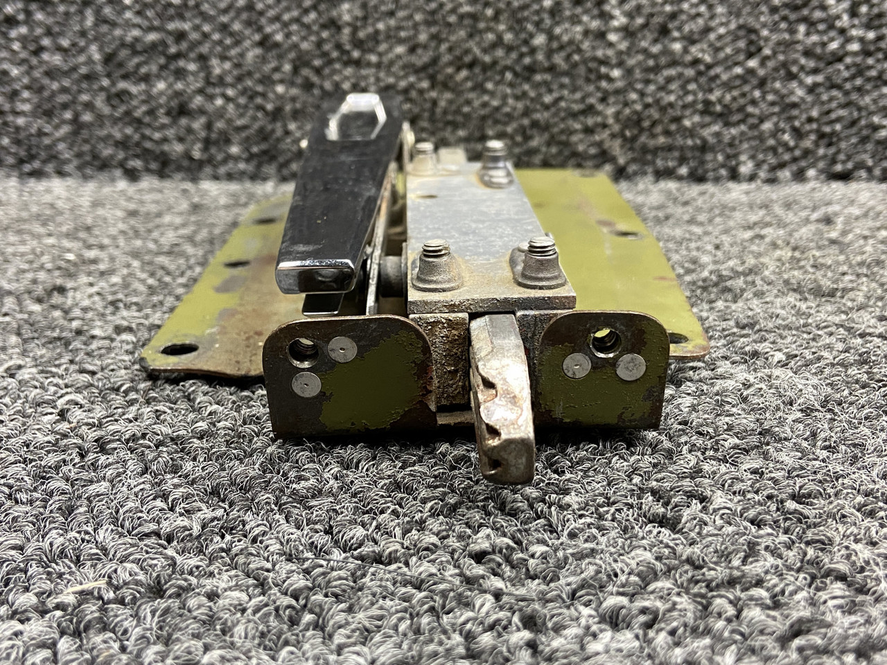 1217049-9 (Alternate PN: 1217049-15) Cessna R182 Cabin Door Latch