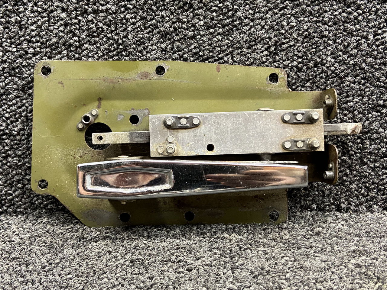 カイネ 1217049-9 (Alternate PN: 1217049-15) Cessna R182 Cabin Door Latch