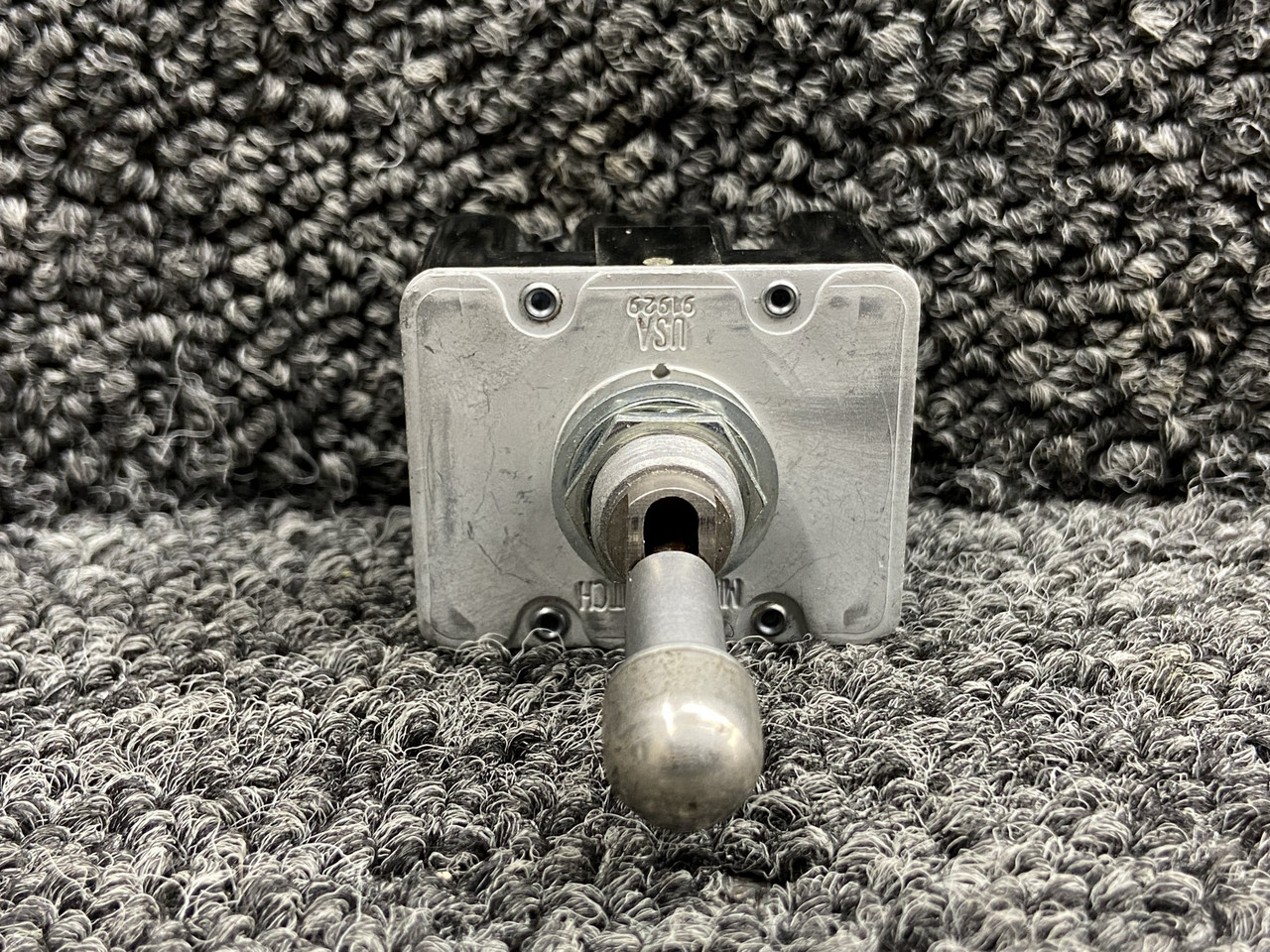 4TL1-3G (Alternate PN: MS24660-23G) Honeywell Toggle Switch