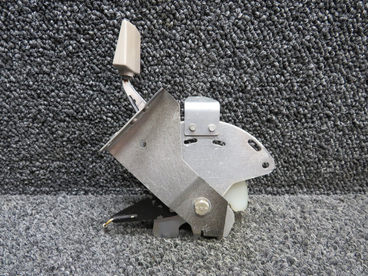 1512280-13 (Weu: 1512280-41) Cessna 182Q Flap Control Lever