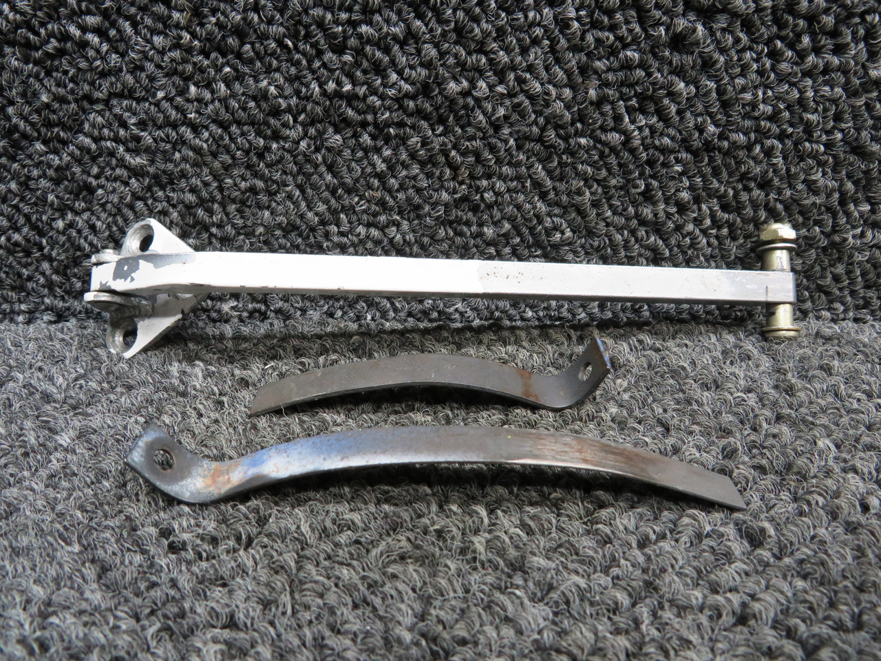 アズページ 1411206-7 Cessna 182Q LH Cabin Door Stop with Hinge and Springs